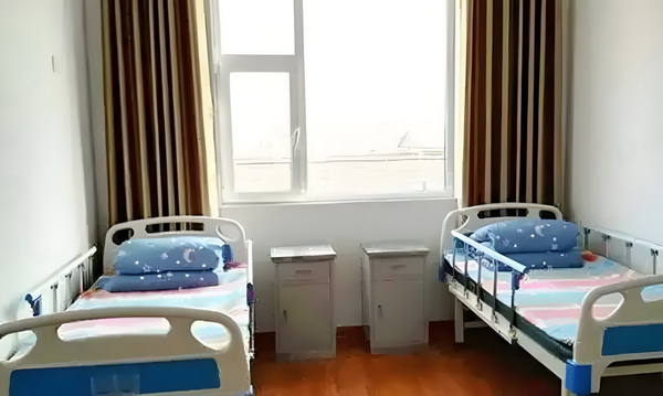 中专学历怎么入深户_53岁朱茵住山里开破车？ 住山里开破维服务【三